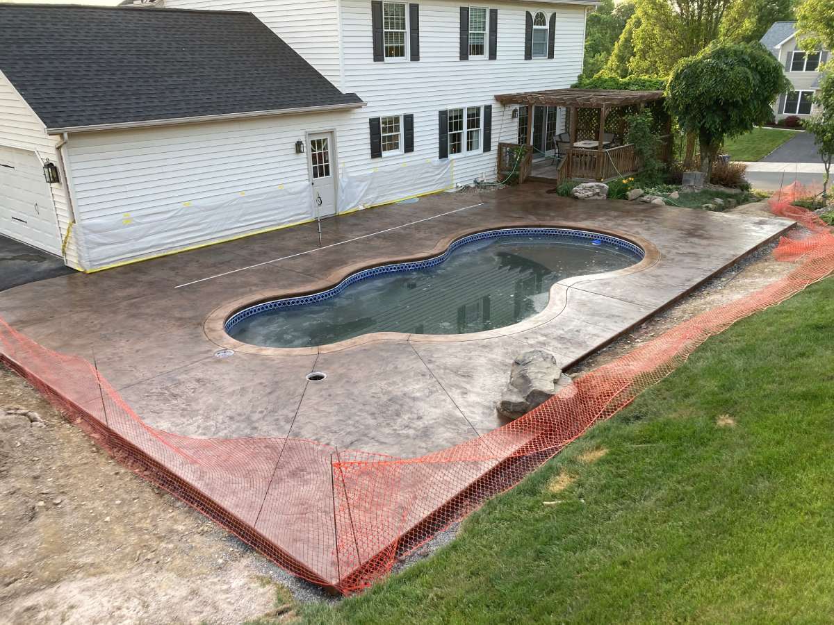 A pool that is in the middle of a yard.