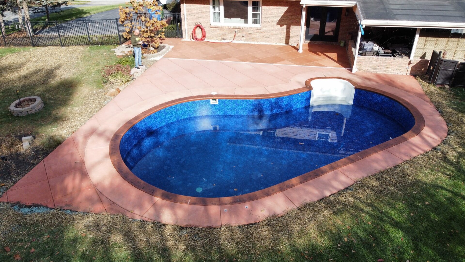 A pool that is in the middle of a yard.